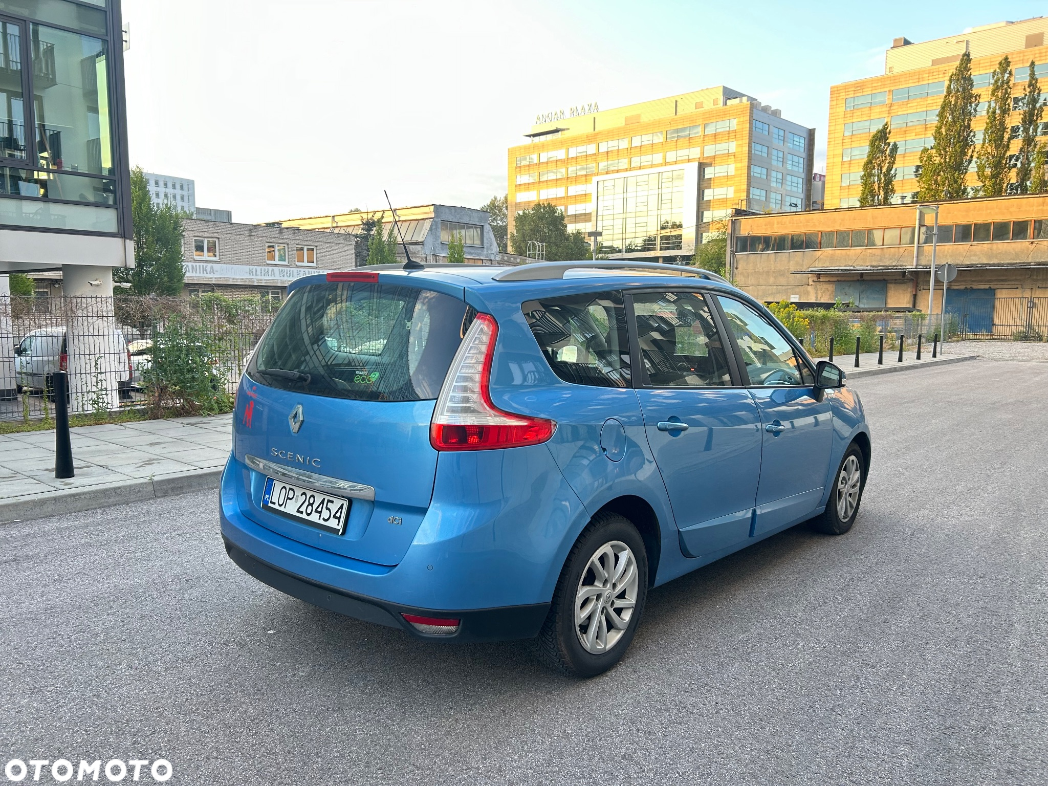 Renault Grand Scenic - 11