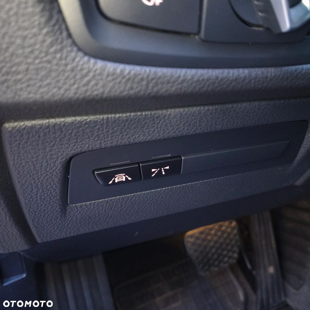 BMW Seria 1 120d xDrive Sport-Aut - 24