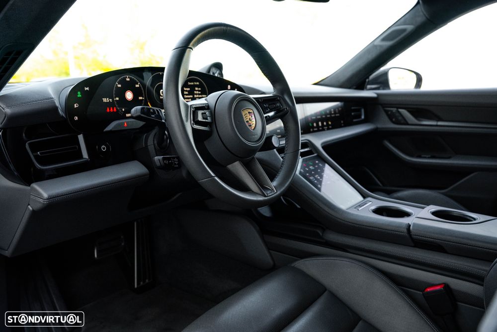 Porsche Taycan Sport Turismo Turbo S - 32