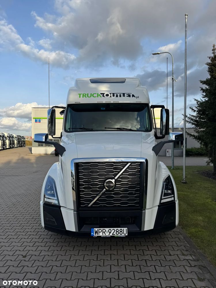 Volvo VNL860 - 24