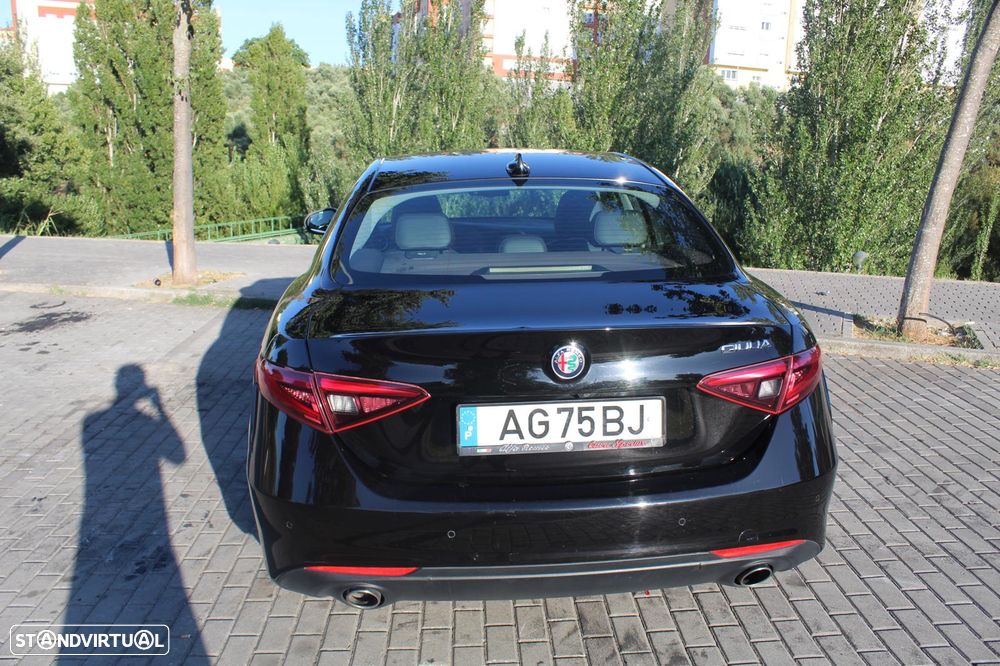 Alfa Romeo Giulia - 5