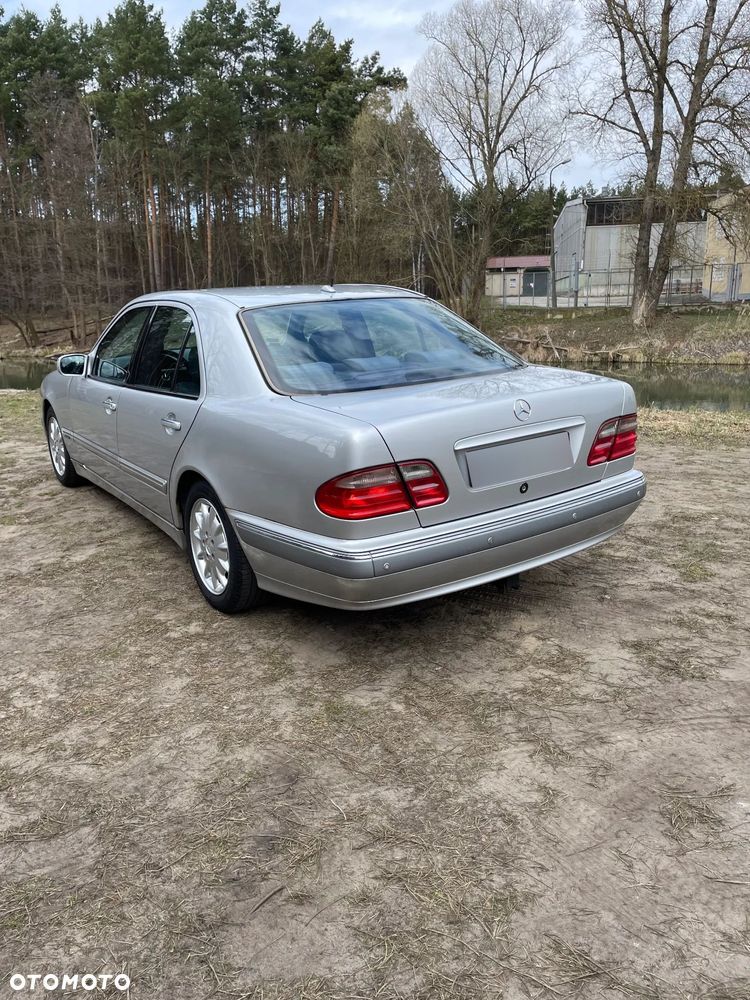 Mercedes-Benz Klasa E - 18