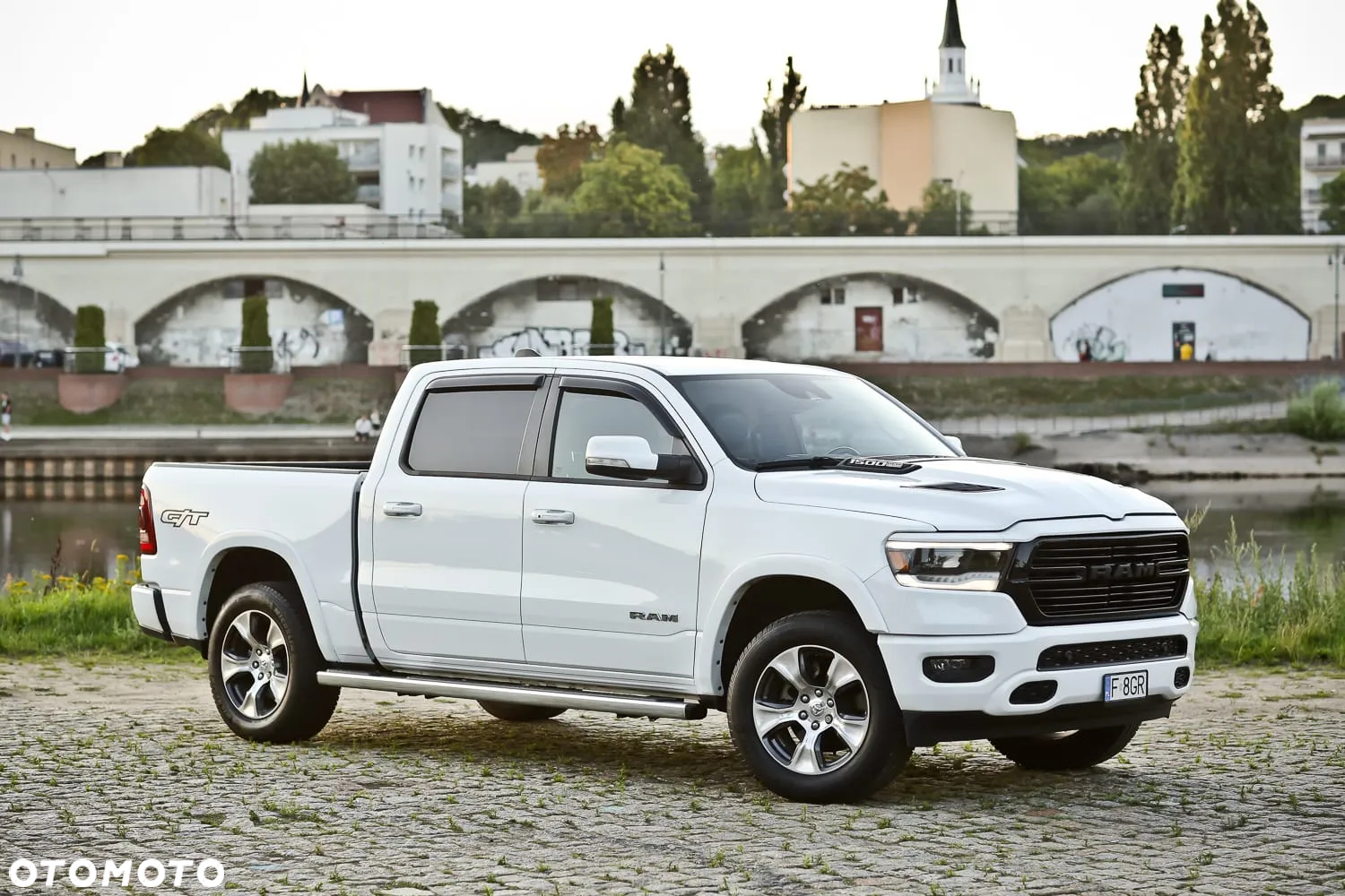 RAM 1500 Crew Cab Laramie - 2