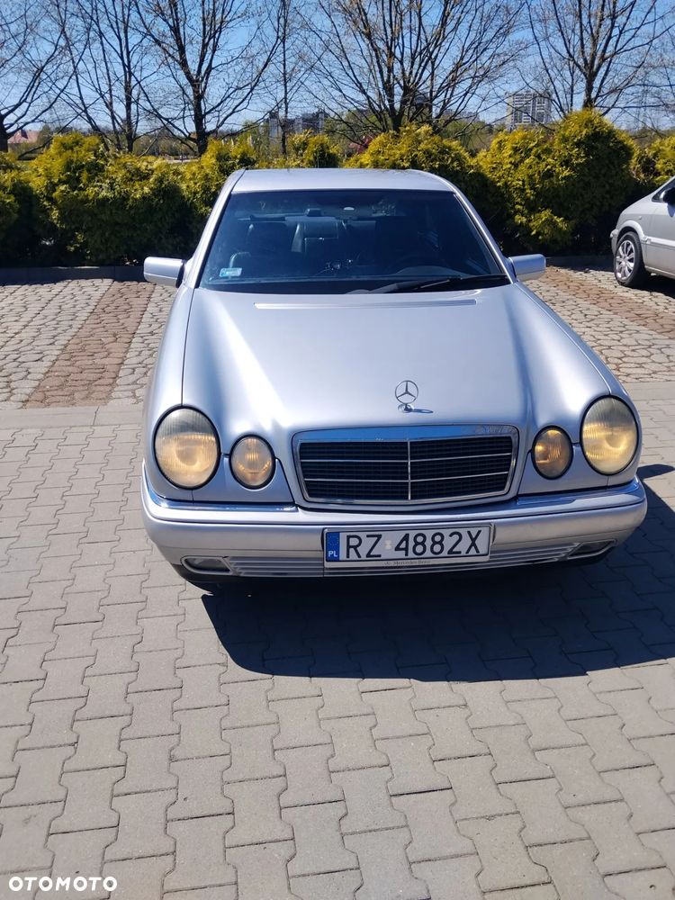 Mercedes-Benz Klasa E - 9