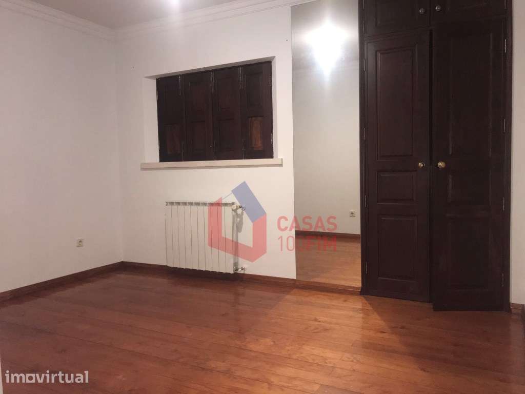 Moradia de 5 quartos, inserida num terreno com 1700m2, em Barosa-Le... - Grande imagem: 4/12