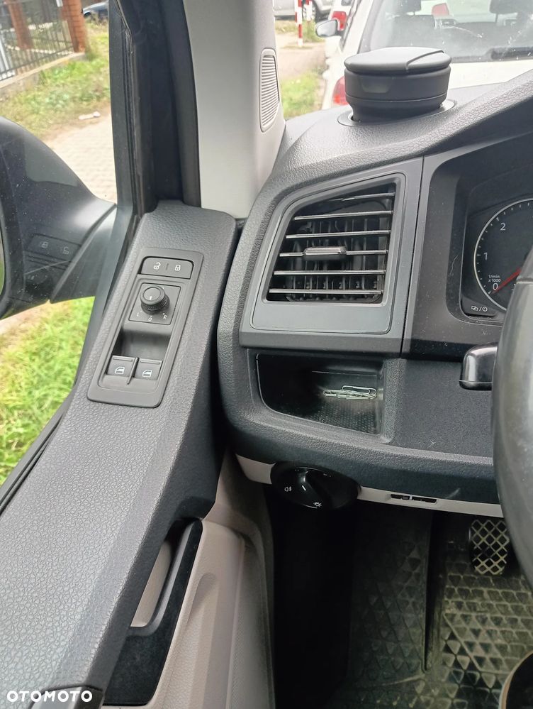 Volkswagen Transporter - 9