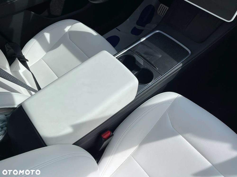 Tesla Model Y Long Range Dual Motor AWD - 16