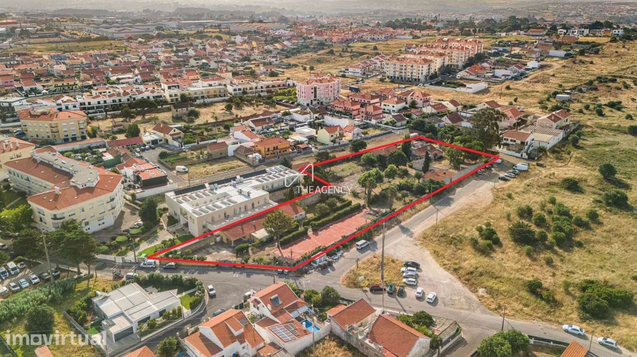 Terreno Urbano de três frentes ao lado da Beloura - Grande imagem: 3/9