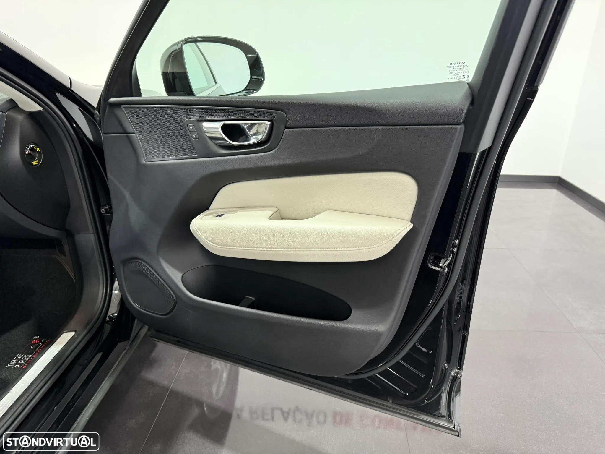 Volvo XC 60 2.0 D4 Momentum Plus - 38