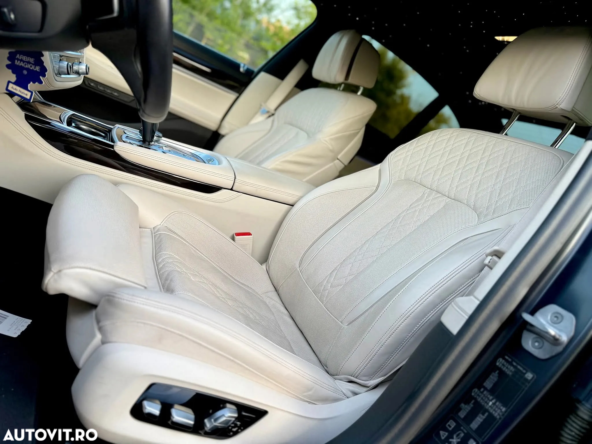 BMW Seria 7 750Li xDrive - 14