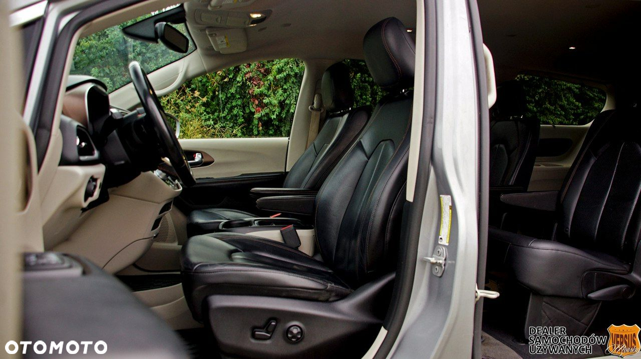 Chrysler Pacifica - 15