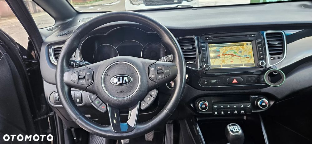 Kia Carens 1.7 CRDi 136 Dream Team Edition - 26