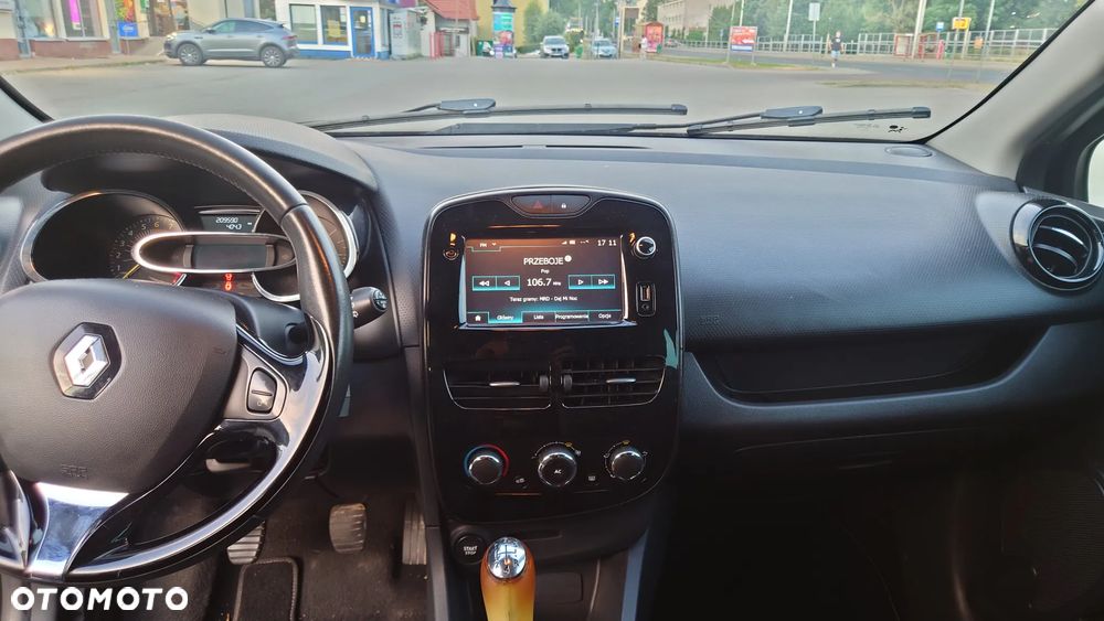 Renault Clio 1.2 16V Limited EU6 - 9