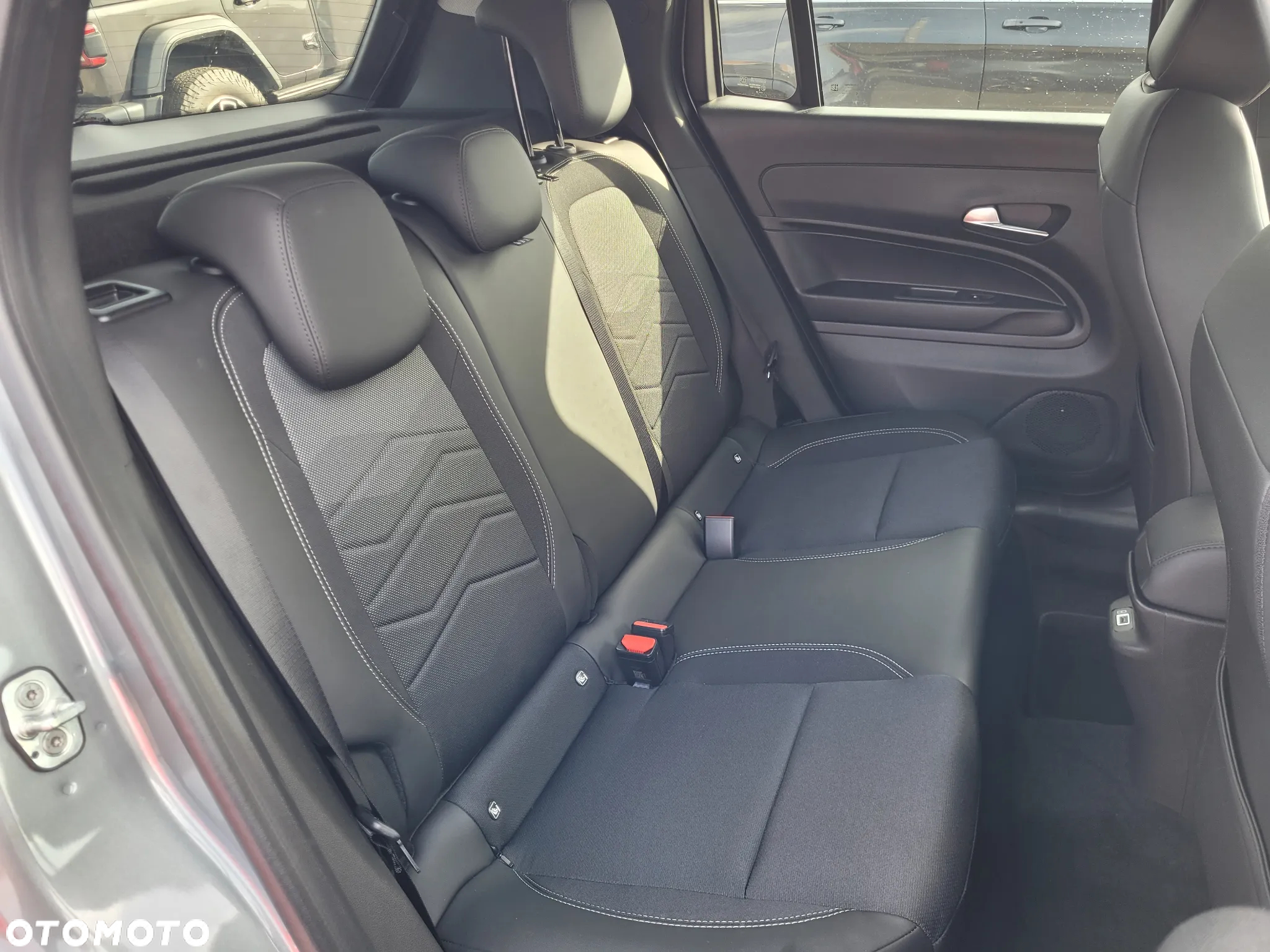 Jeep Avenger 1.2 T3 mHEV Summit Winter Edition FWD eDCT6 - 11
