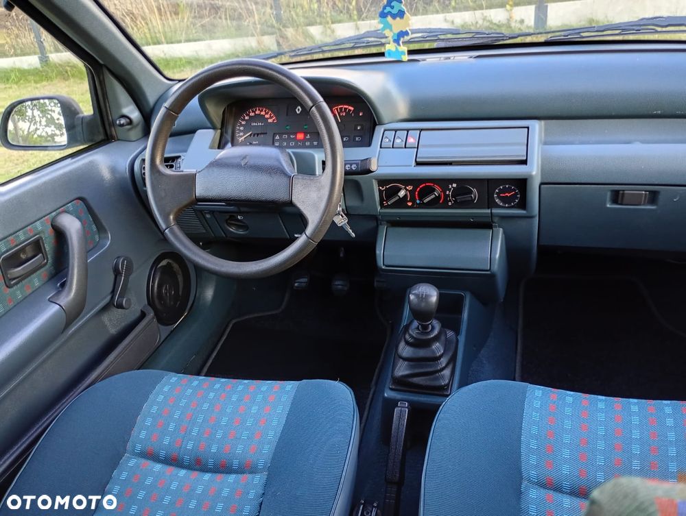 Renault Clio - 8