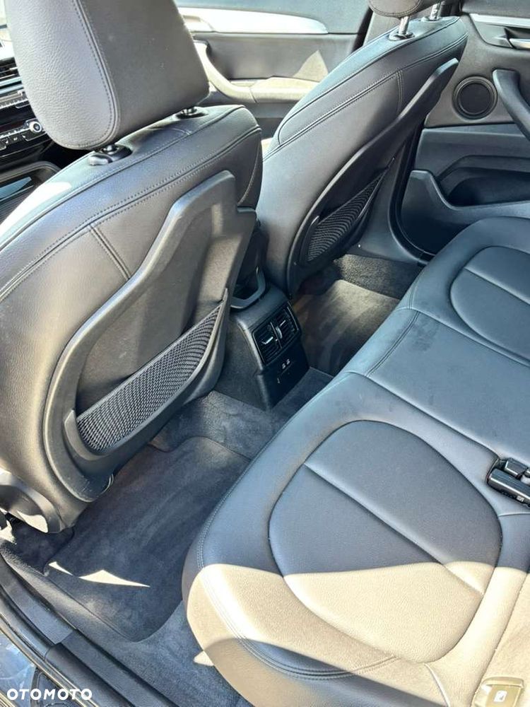 BMW X1 xDrive18d - 11