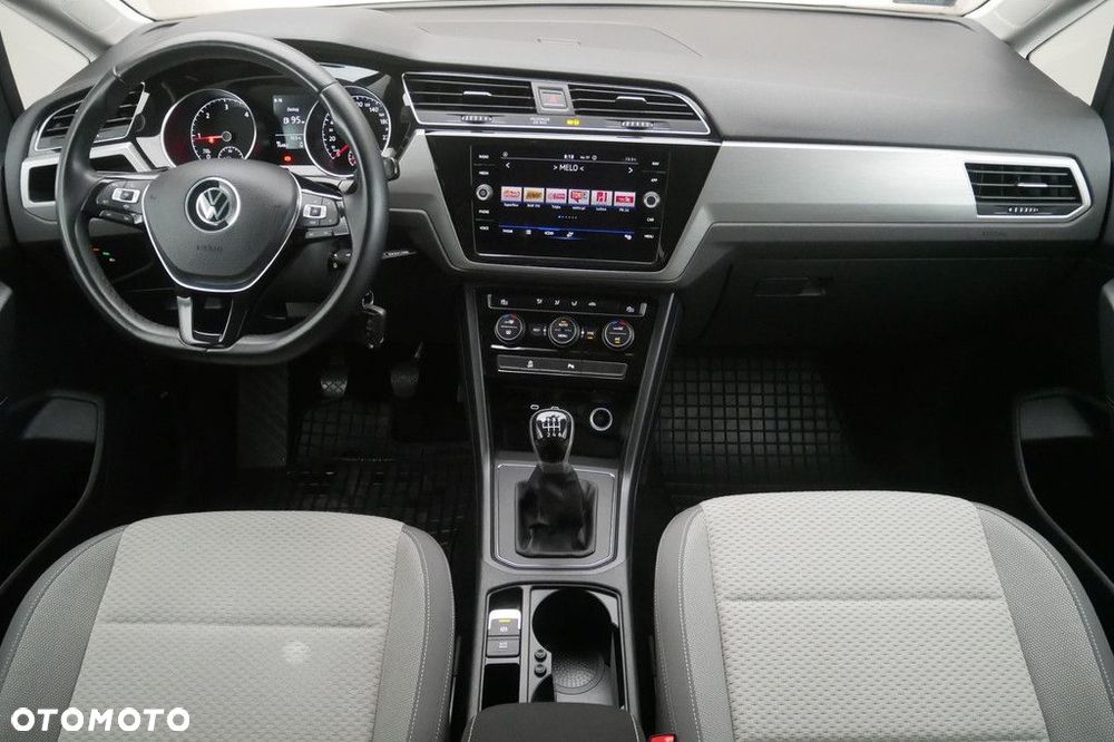 Volkswagen Touran - 8