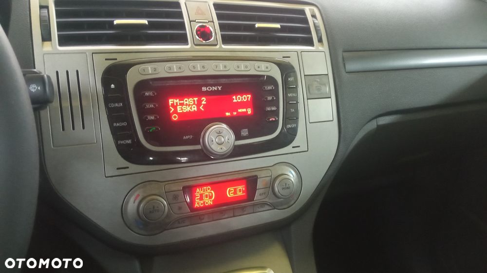 Ford Kuga 2.0 TDCi 2x4 Titanium - 8