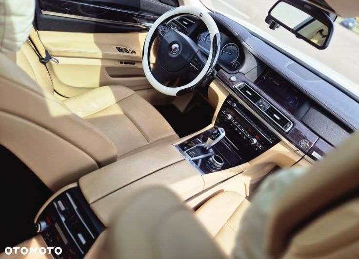 BMW Seria 7 750i xDrive - 9