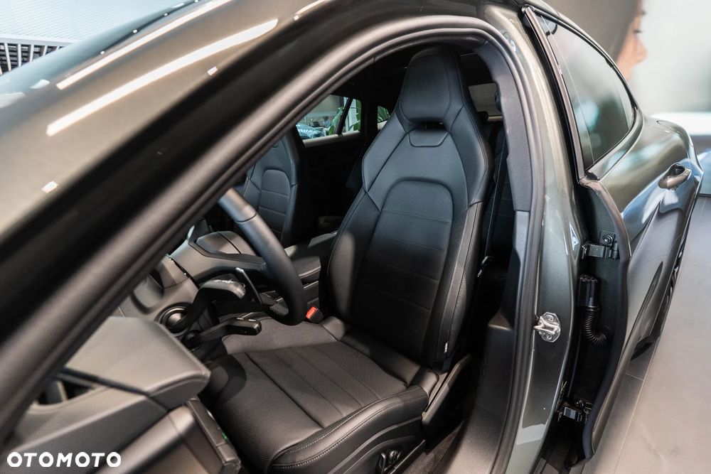 Porsche Panamera 4 E-Hybrid PHEV - 12