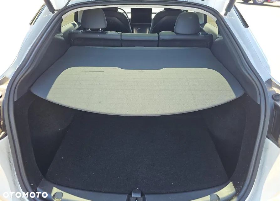 Tesla Model Y Long Range Dual Motor AWD - 11