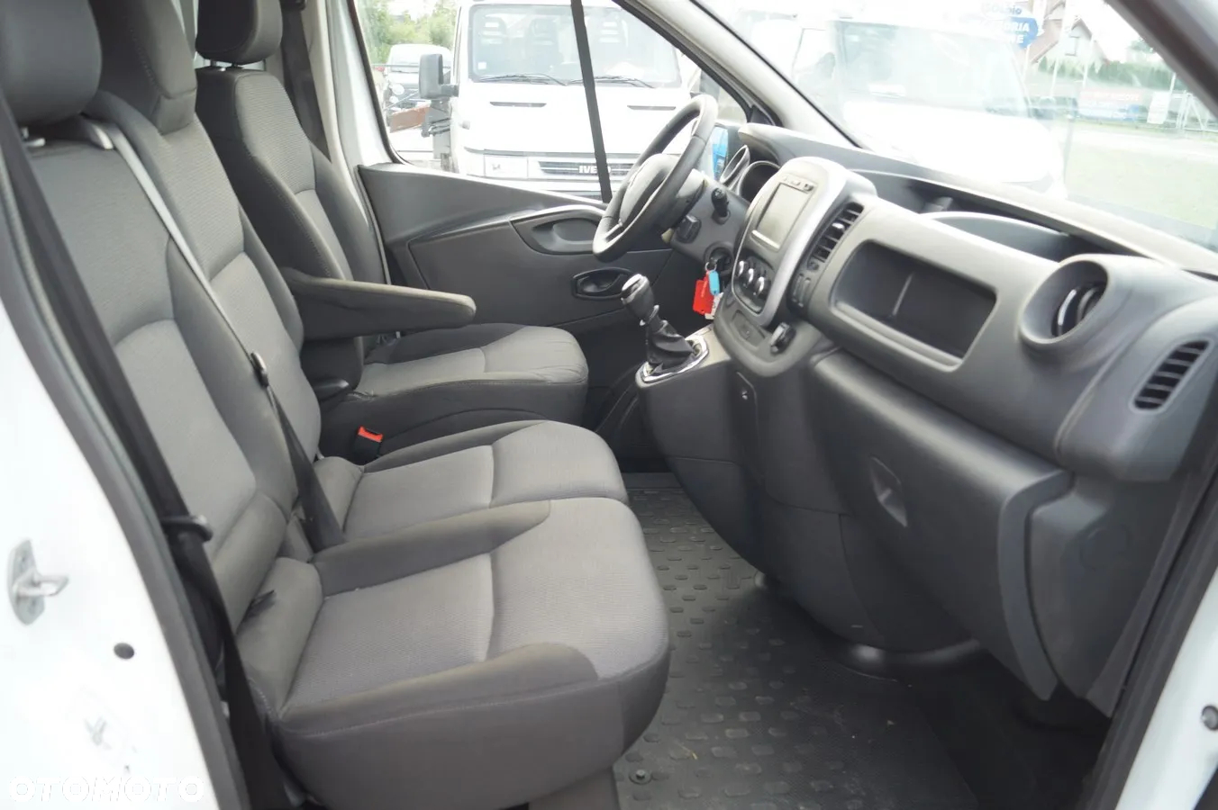 Renault Trafic - 25