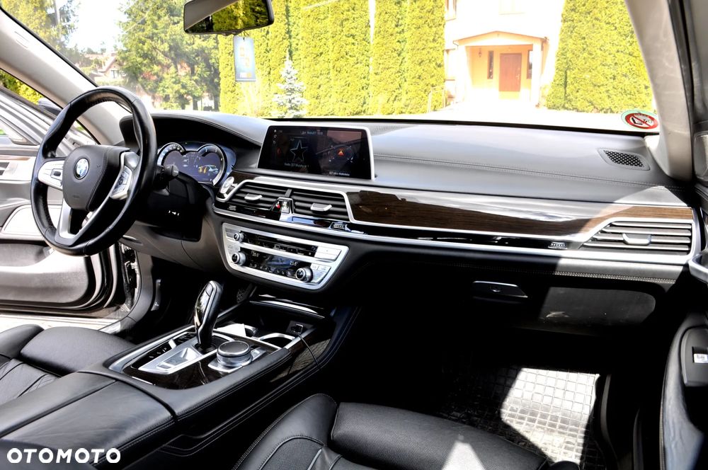 BMW Seria 7 750Ld xDrive - 33