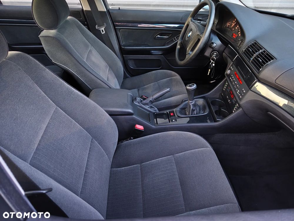 BMW Seria 5 - 36