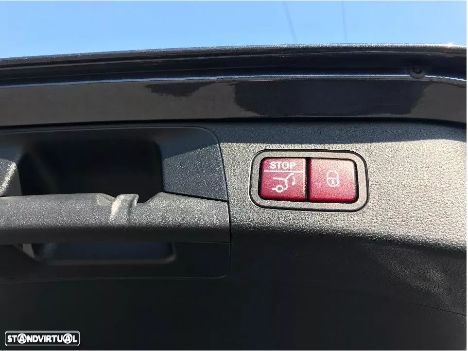 Mercedes-Benz C 220 d 4Matic 7G-TRONIC AMG Line - 24