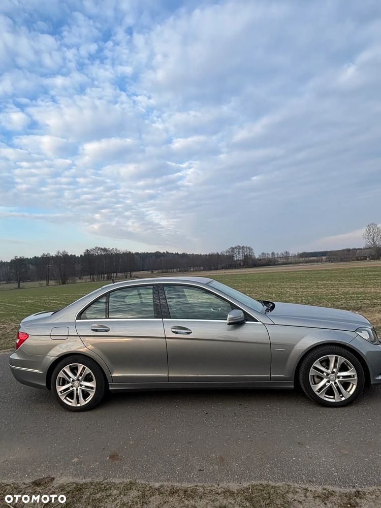 Mercedes-Benz Klasa C 220 CDI DPF (BlueEFFICIENCY) Avantgarde - 3