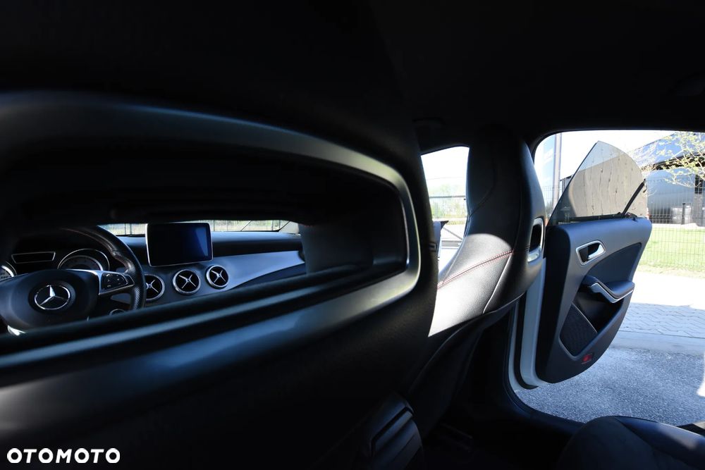 Mercedes-Benz CLA 200 AMG Line - 18