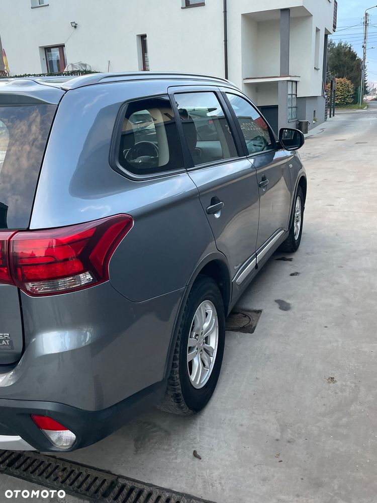 Mitsubishi Outlander 2.0 Invite + 2WD - 5
