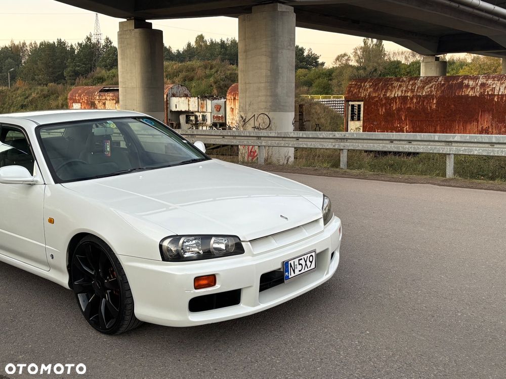 Nissan Skyline - 2