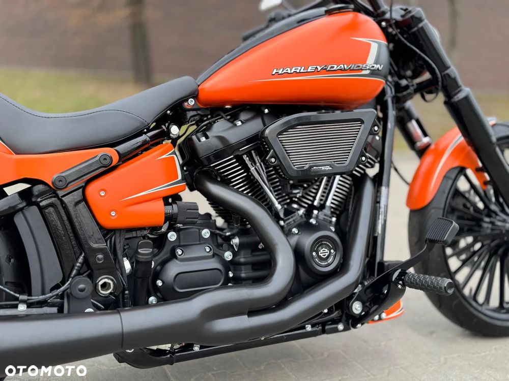 Harley-Davidson Softail Breakout - 12
