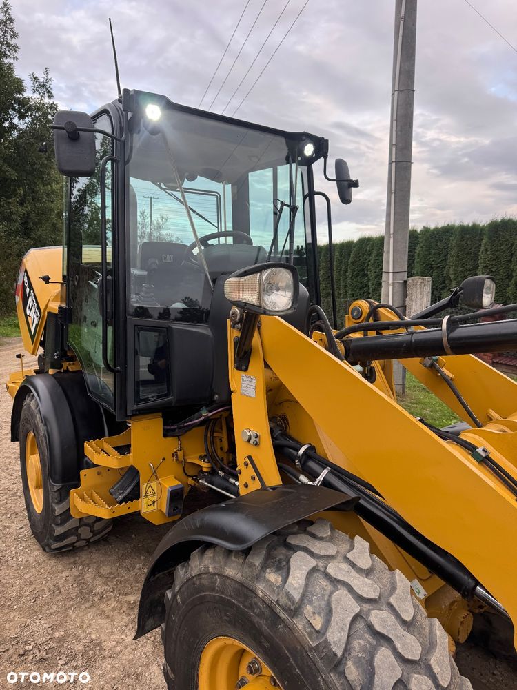 Caterpillar 907M - 10