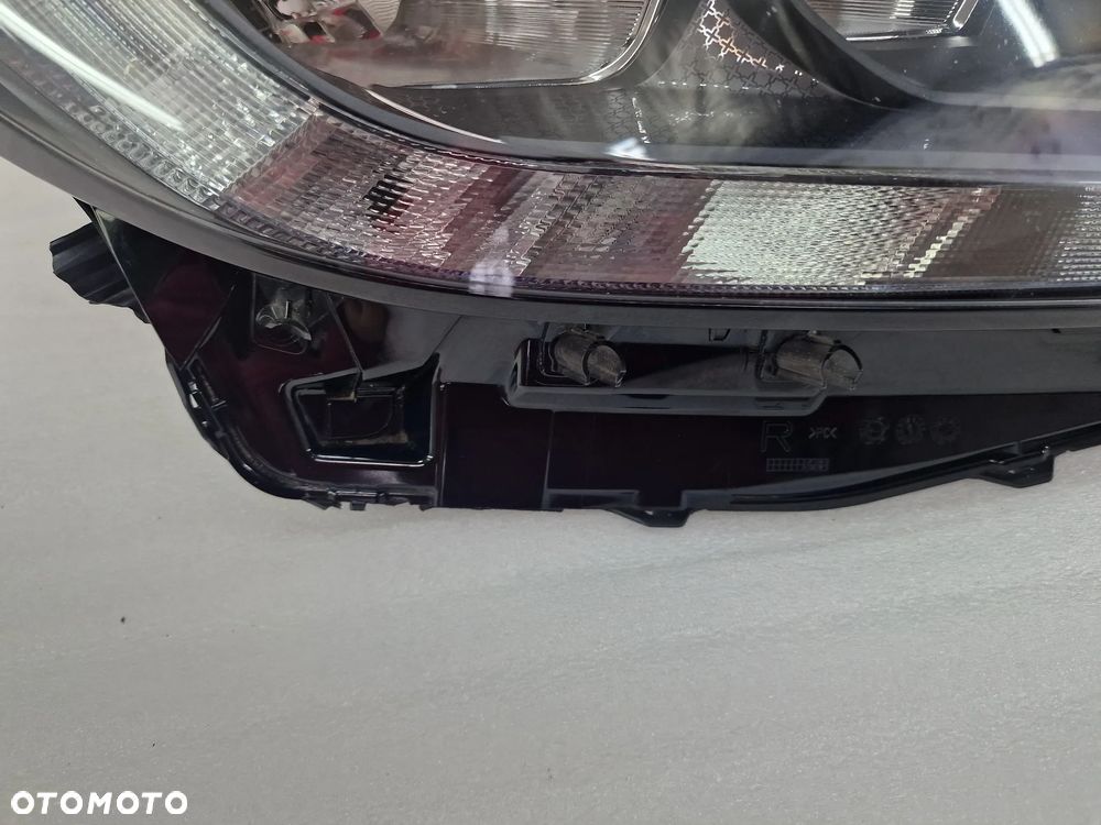 TOYOTA AYGO X 22- PRAWA LAMPA PRZEDNIA PRZÓD , NR KOITO 0H-31 , NR AUKCJI LPP8 - 7