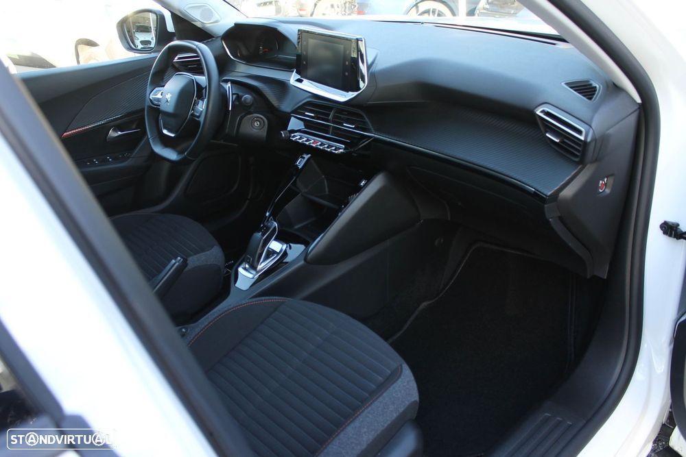 Peugeot 2008 1.2 PureTech Active Pack EAT8 - 24