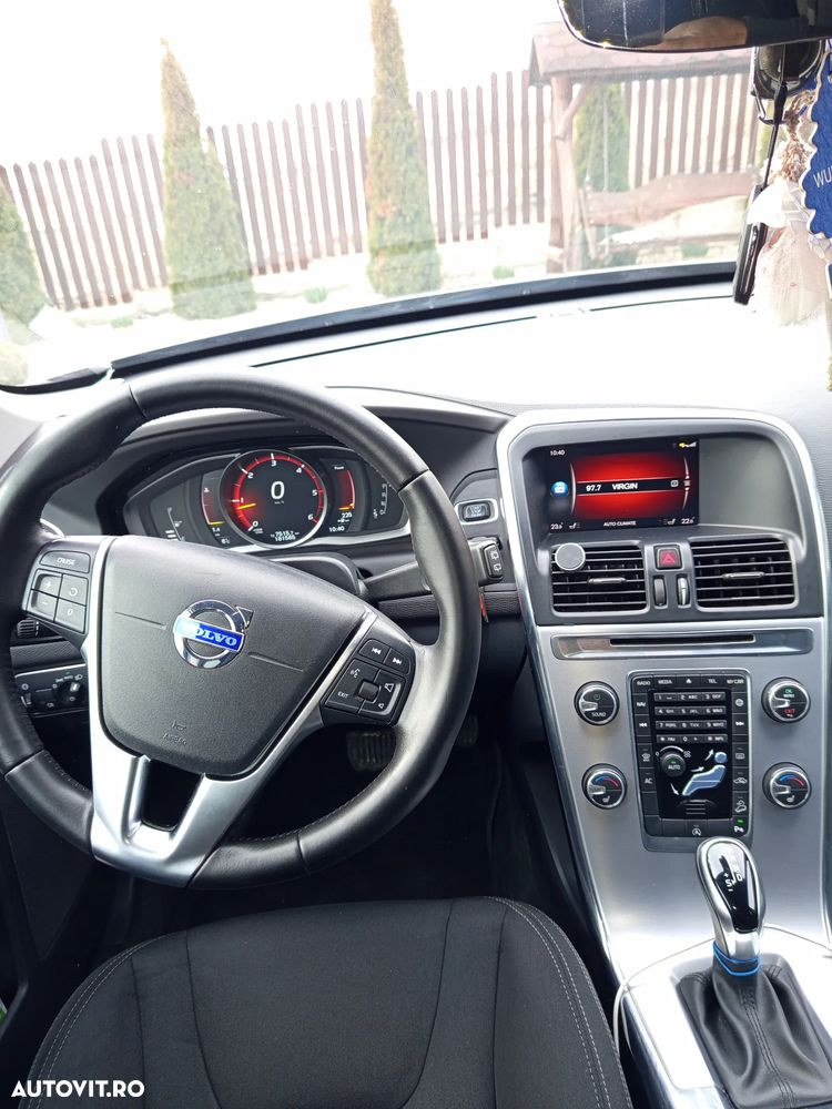 Volvo XC 60 D4 AWD Geartronic Momentum - 12