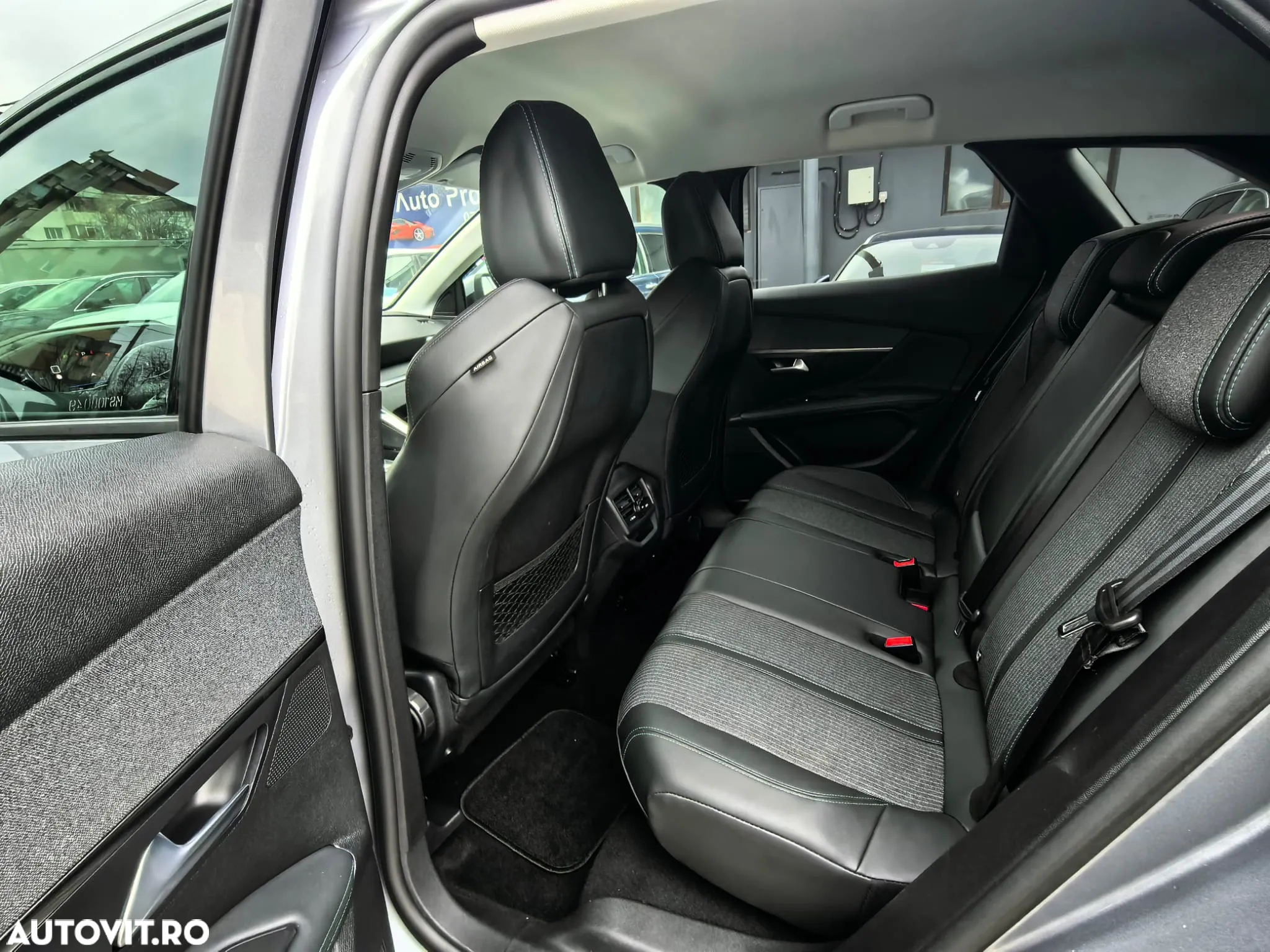 Peugeot 3008 BlueHDi 130 Stop & Start EAT8 Allure Pack - 12
