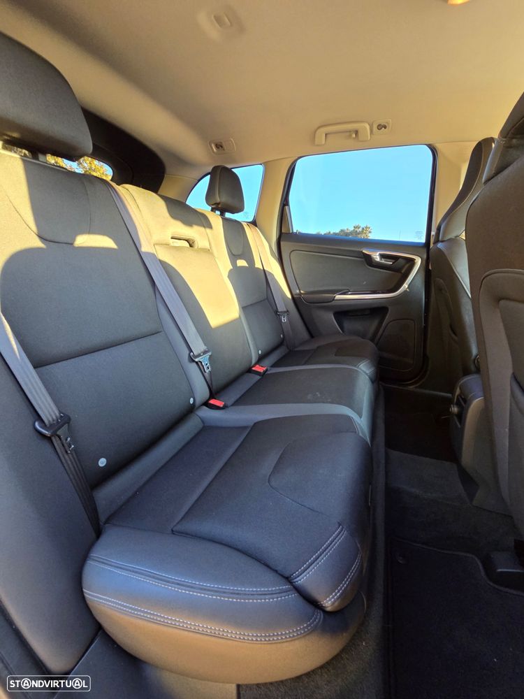 Volvo XC 60 2.0 D4 Momentum - 13