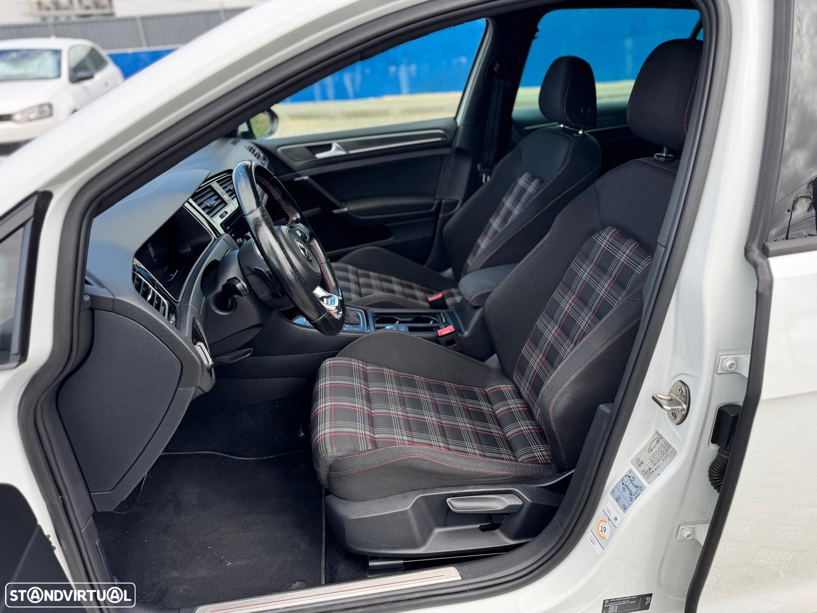 VW Golf 2.0 TSi GTi DSG Performance - 2