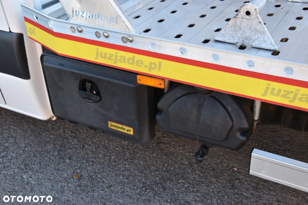 Mercedes-Benz Sprinter - 25