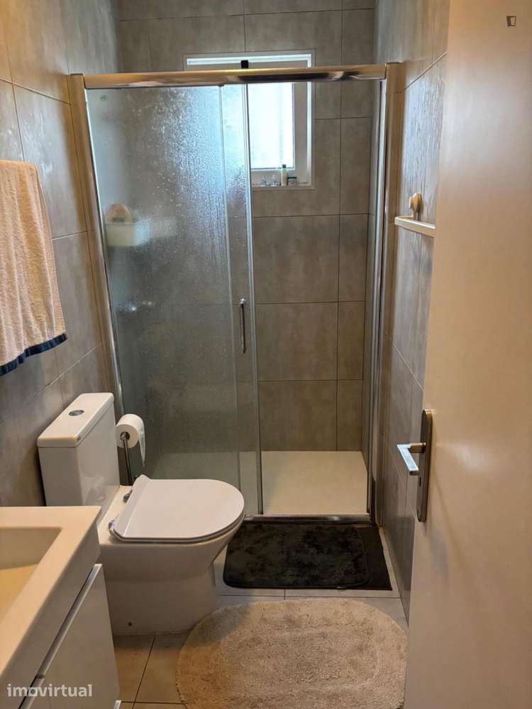 Quarto - localizado em Olivais Lisbon - Grande imagem: 3/3