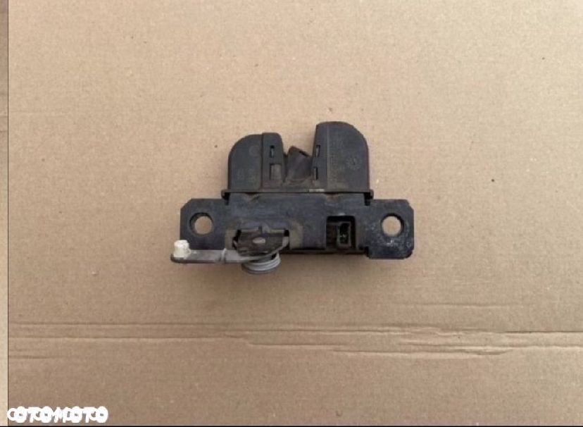 3B9827505E zamek tylnej klapy vw passat b5 fl - 2