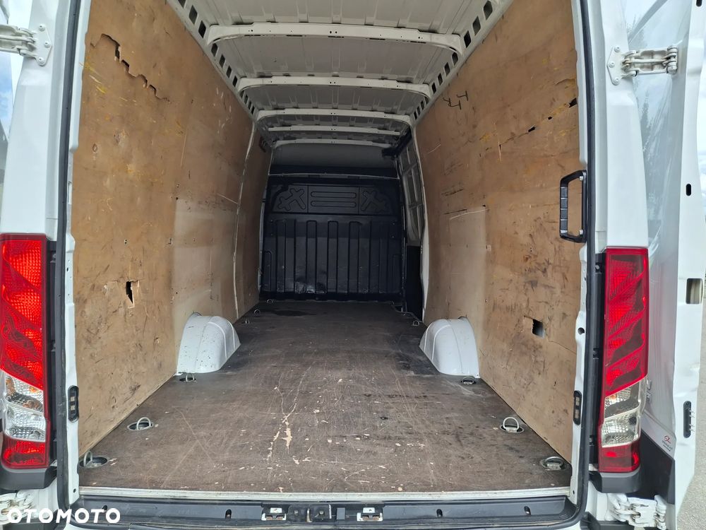 Iveco Daily 35S16 L4H2 Furgon VAN Blaszak Maxi Reflektory Full Led Euro 6 Skrzynia Biegów HI-MATIC 3 Miejsca Kamera Cofania Drzwi tylne Otwierane 270 Stopni Udźwig Haka 3500kg Radar Asystent Pasa Ruchu - 4