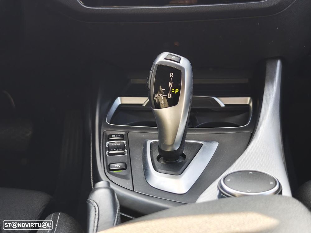 BMW 116 d Pack Desportivo M Auto - 33