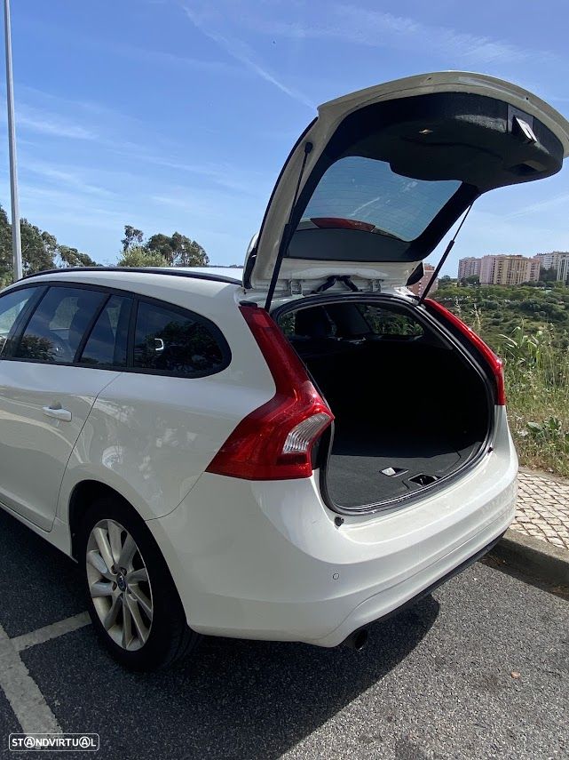 Volvo V60 1.6 D2 Drive Momentum Start/Stop - 5