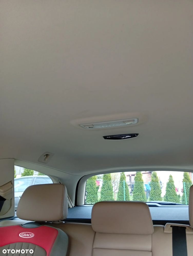 Mercedes-Benz Klasa E 300 CDI DPF BlueEFFICIENCY 7G-TRONIC Avantgarde - 27