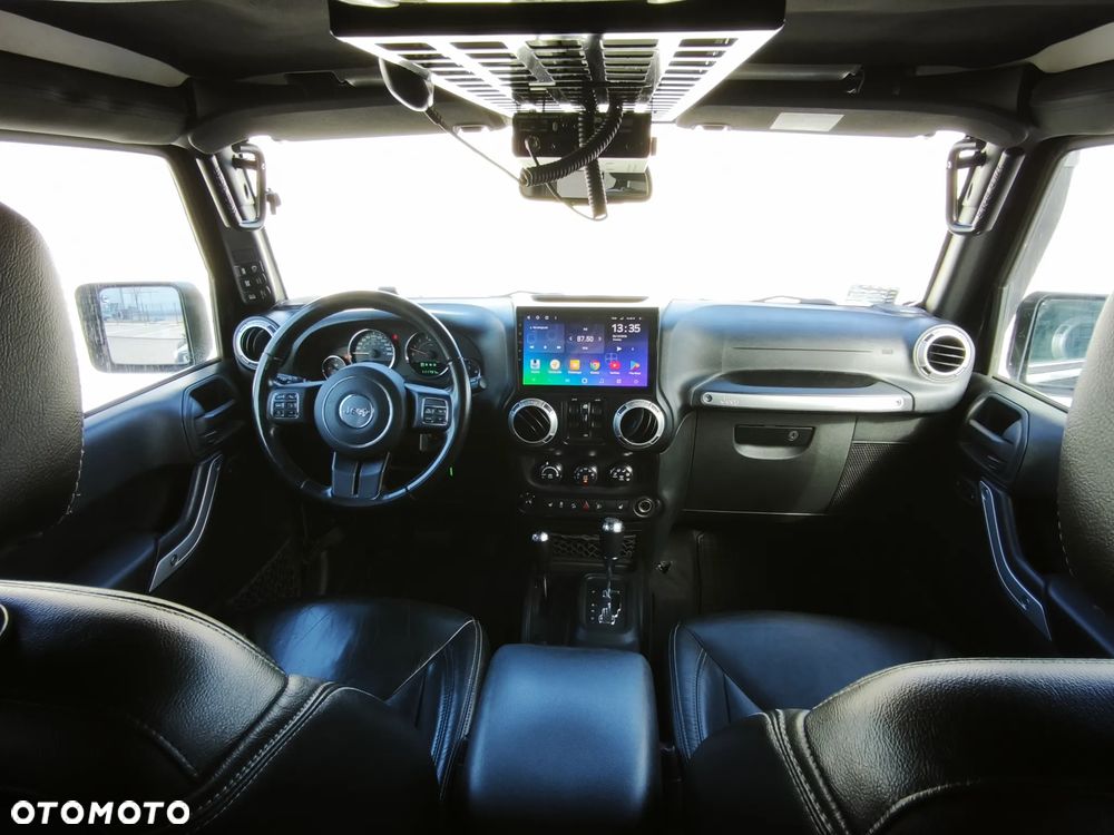 Jeep Wrangler 3.6 Unlim Sahara - 25