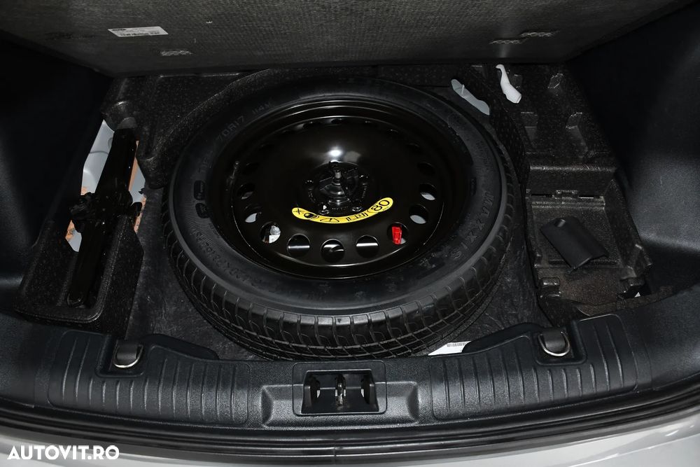 Ford Kuga 2.5 Duratec FHEV ST-LINE - 39